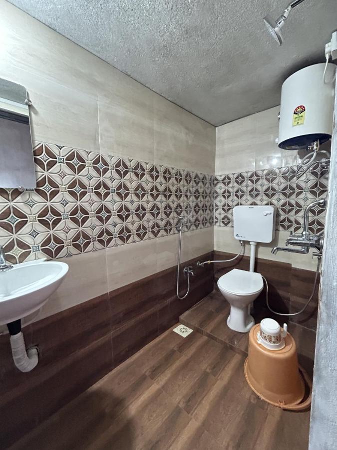 אויאיין Hotel Shri Kunj מראה חיצוני תמונה