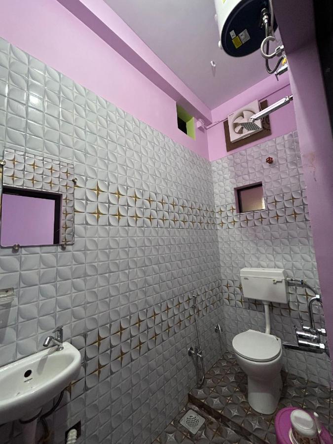 אויאיין Hotel Shri Kunj מראה חיצוני תמונה
